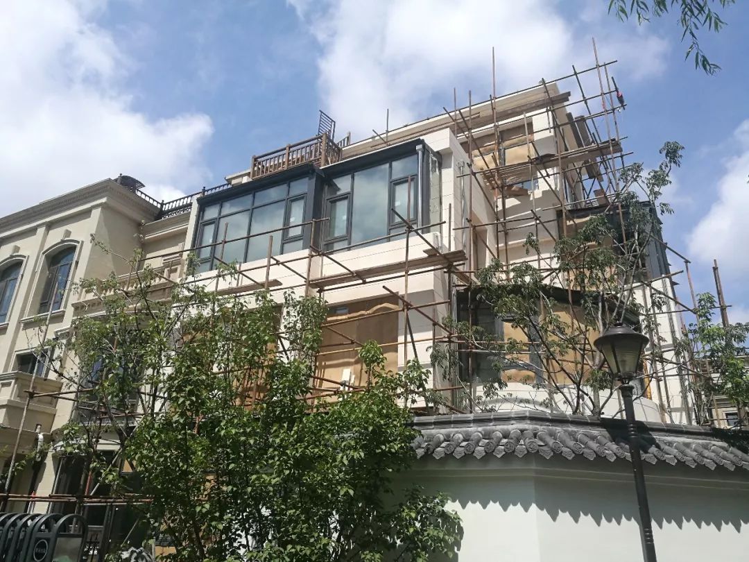 400户里300户有违建，玩起楼上接楼！哈尔滨观复国际让人“大开眼界”