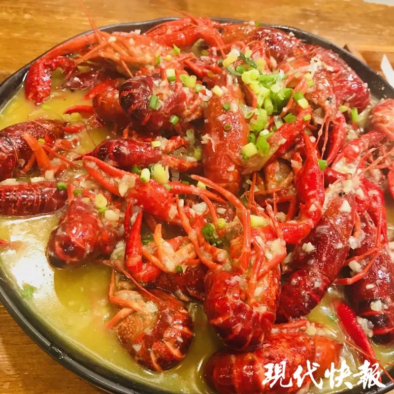 剥虾师一年赚多少钱,小龙虾剥虾师月入过万