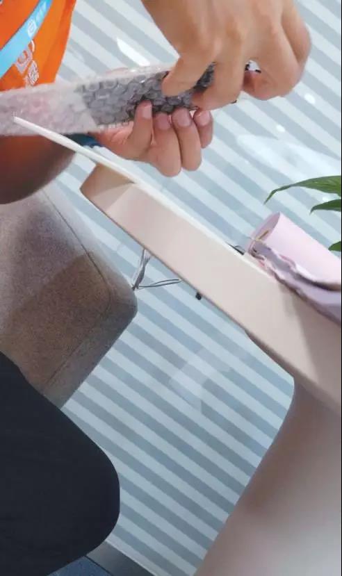 记者*底卧**O2O手机维修平台:用翻新器件替换顾客原配件