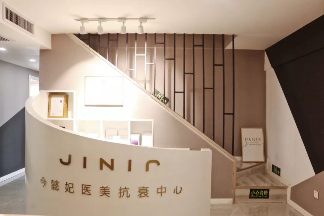 长见识了,西安这店只让脸大的妹子进?