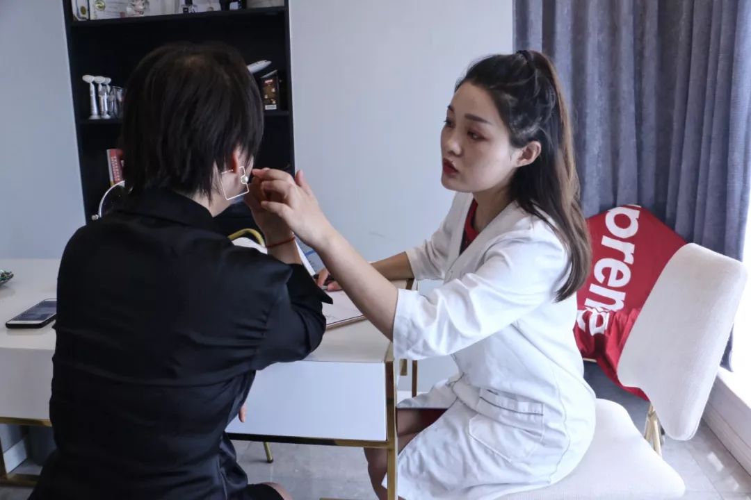 长见识了，西安这店只让脸大的妹子进？