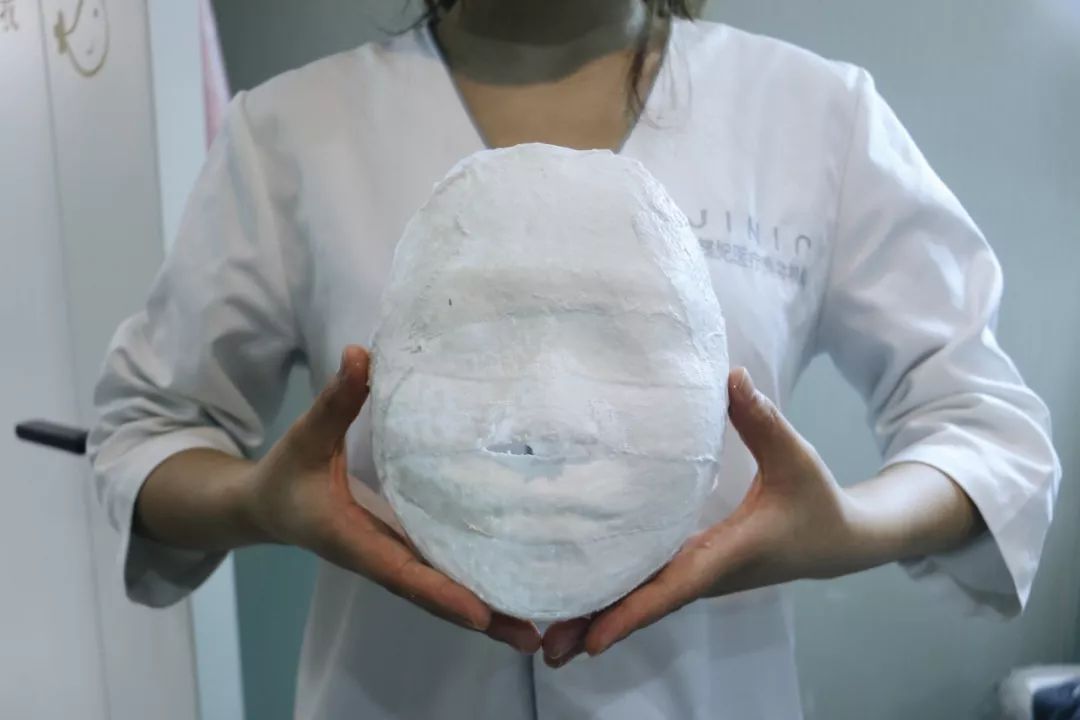 长见识了,西安这店只让脸大的妹子进?