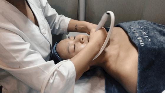 长见识了,西安这店只让脸大的妹子进?