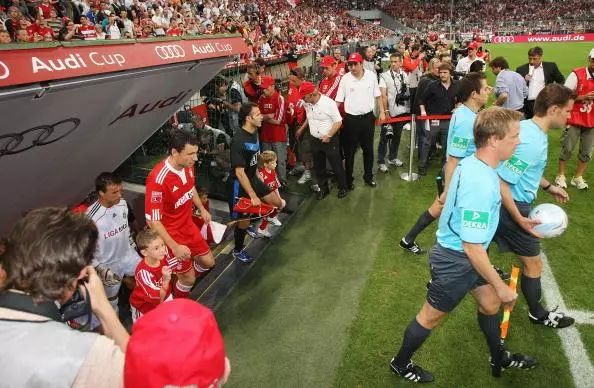 欧冠穆勒谈c罗,穆勒4比0c罗