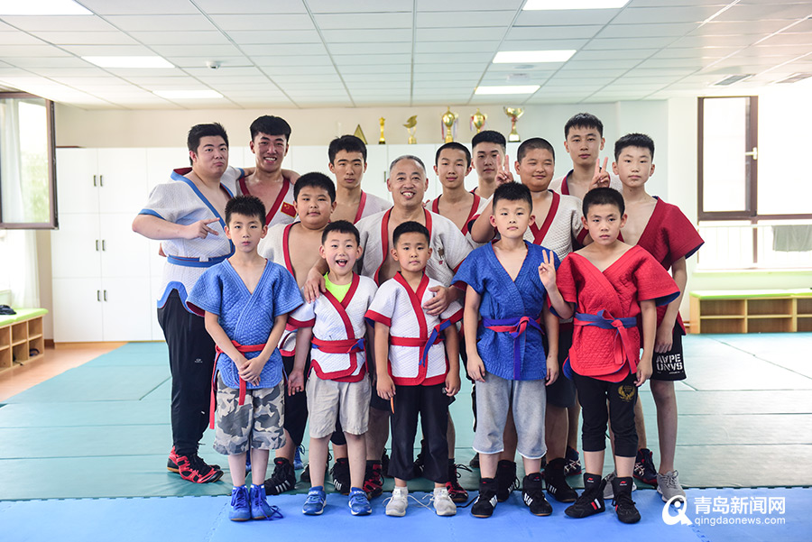 “沧口跤王”有了自己的摔跤馆：曾上央视亮绝活