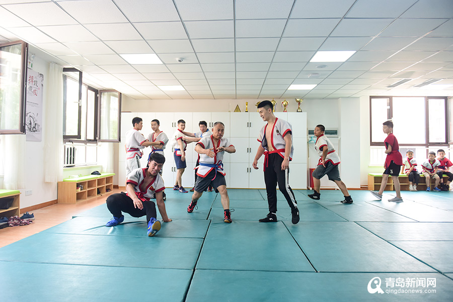 “沧口跤王”有了自己的摔跤馆：曾上央视亮绝活