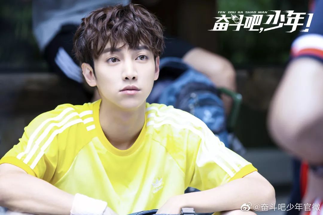 如果《奋斗吧少年》里的小哥哥教我打网球，我能瘦成一道闪电