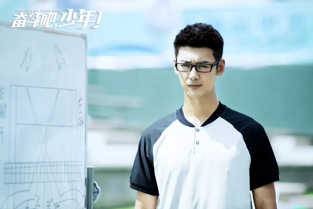 如果《奋斗吧少年》里的小哥哥教我打网球，我能瘦成一道闪电