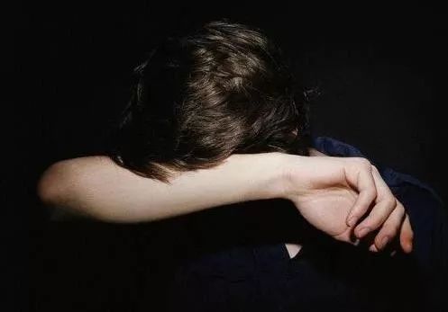 女子到非法医院整容竟然造成毁容,郑州整容医院毁容视频