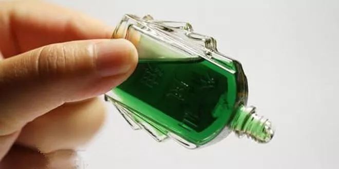 风油精创可贴真的防晕车吗,风油精加创可贴是真的吗