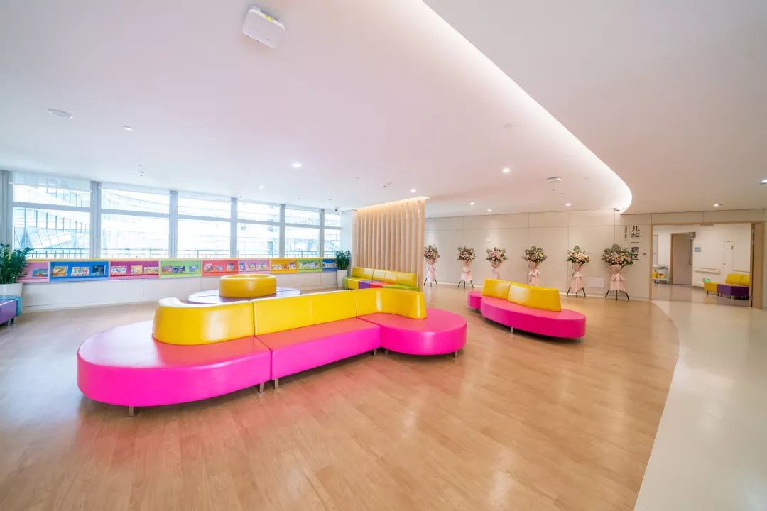 南山医院新门诊综合楼明日启用~收好这张楼层分布图～