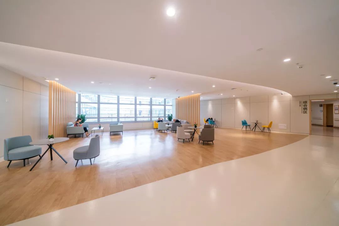 南山医院新门诊综合楼明日启用~收好这张楼层分布图～