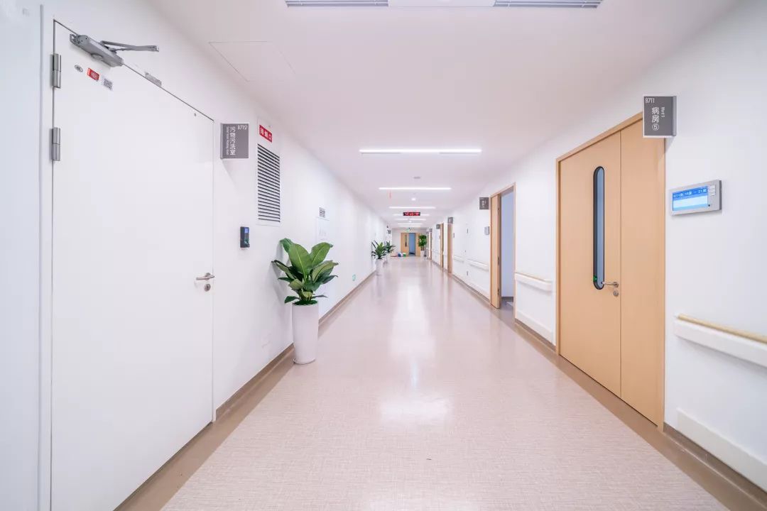 南山医院新门诊综合楼明日启用~收好这张楼层分布图～