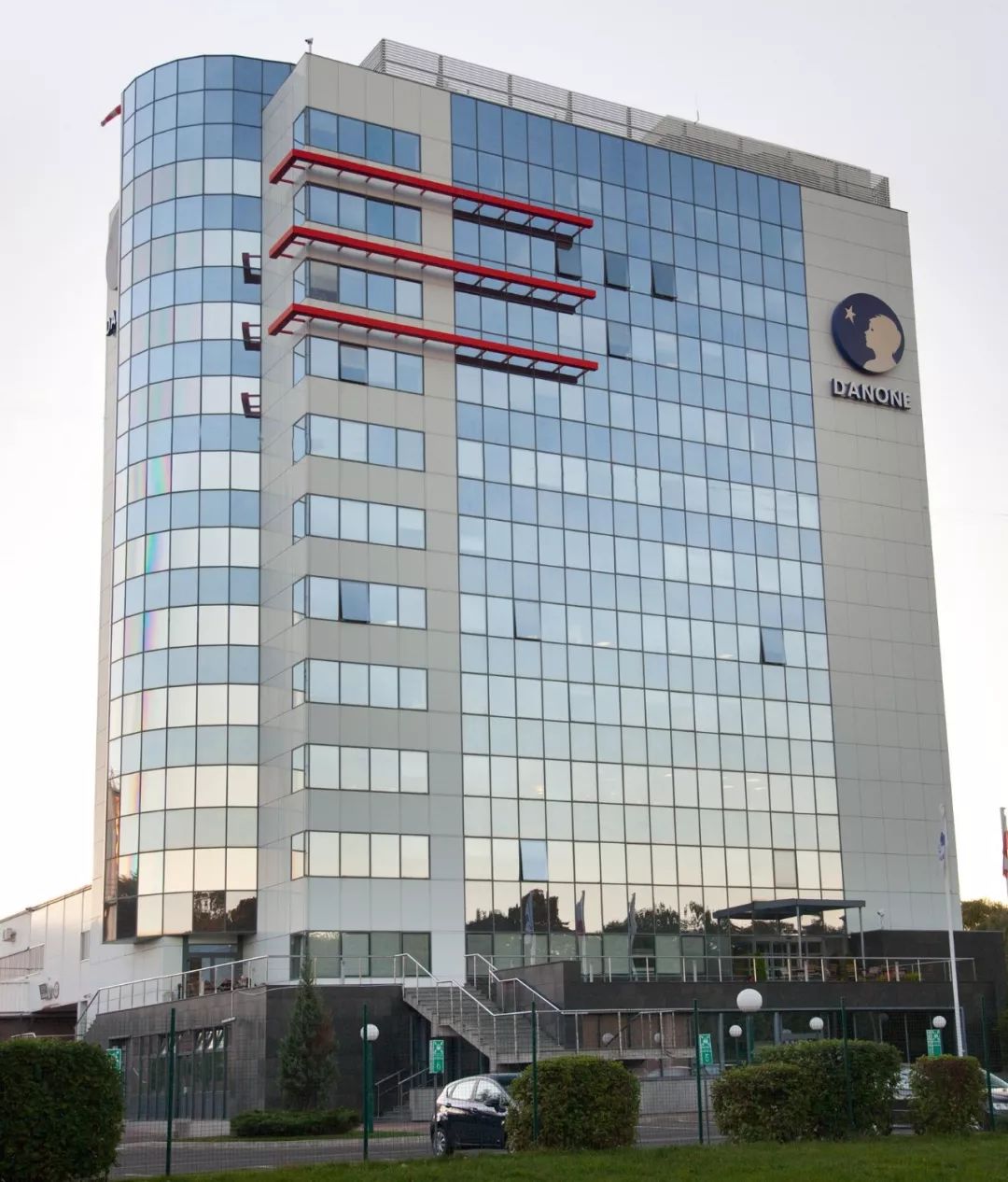 从做瓶子到世界食品巨头，达能仅用了40年