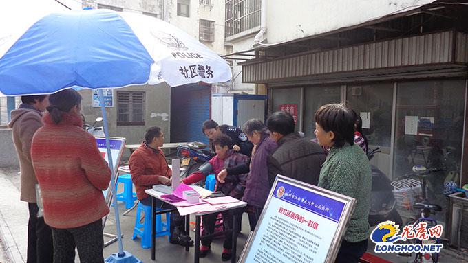 退伍军人照顾八旬老人十几年,老人坚守一句承诺照顾瘫痪邻居