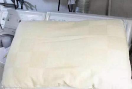 洗枕头黄渍小妙招,枕头套油腻发黄咋办