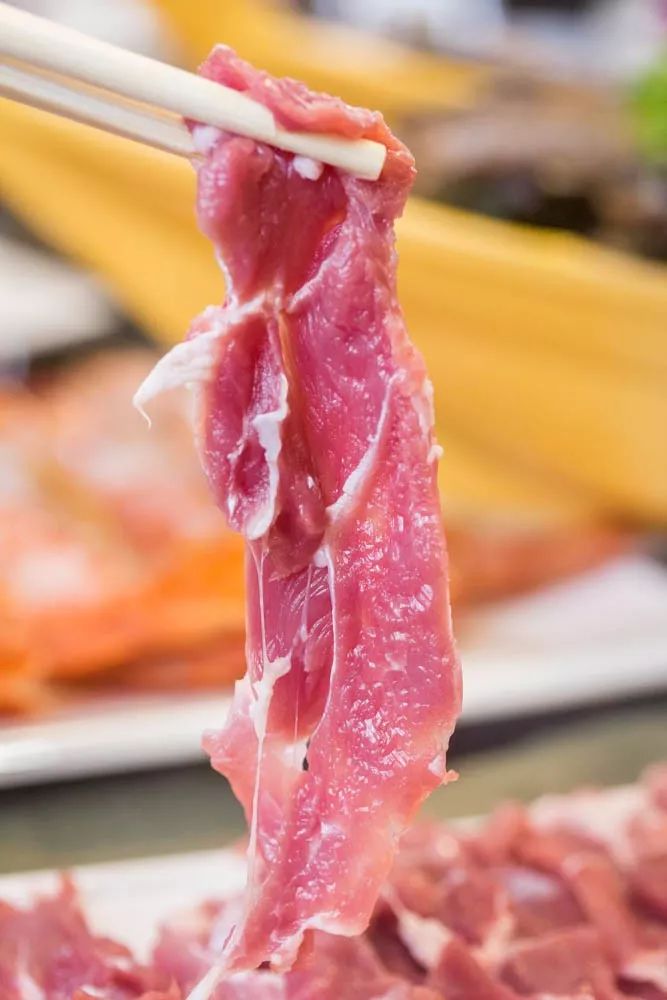 1元/只海白虾，2.8元/只鲍鱼，3.8元/只碳烤生蚝！啤酒喝一瓶还送一瓶！这家人气平价海鲜火锅老店让你嗨翻整个今夏