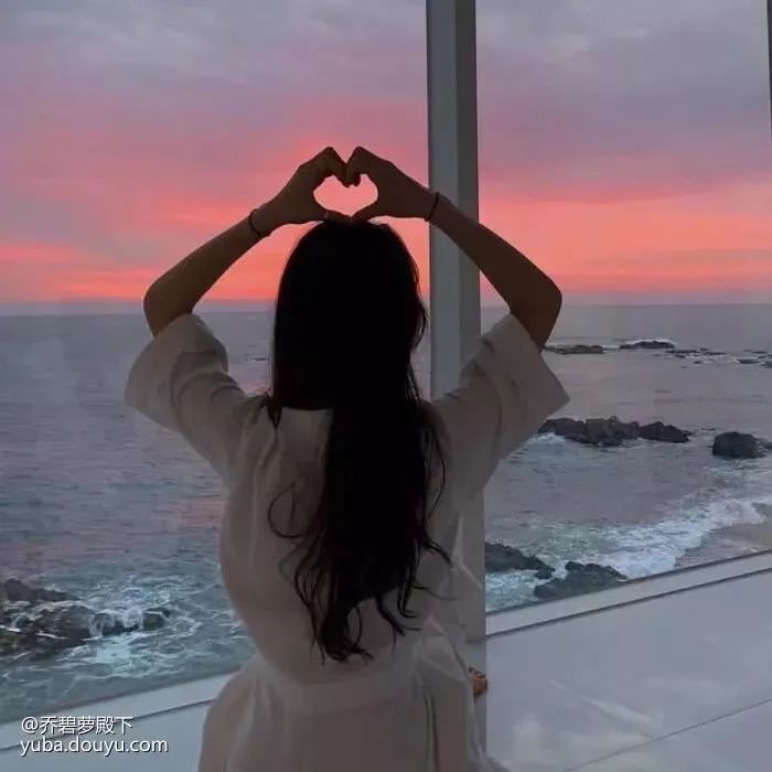 一露成名乔碧萝：她掀开了网红直播的最后一层遮羞布