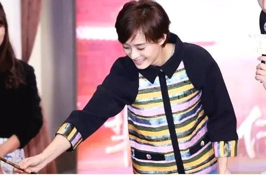 一露成名乔碧萝：她掀开了网红直播的最后一层遮羞布