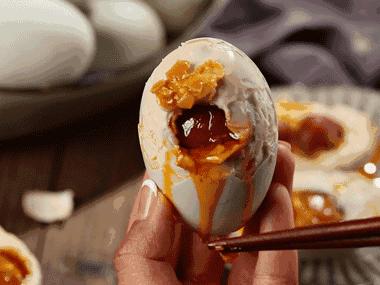 鸭蛋鸡蛋鹅蛋鹌鹑蛋哪个胆固醇高,鸡蛋鸭蛋鹅蛋鹌鹑蛋哪个更安全