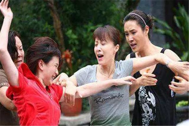 月嫂惯用小伎俩你发现了没,月嫂带小孩不哭的内幕