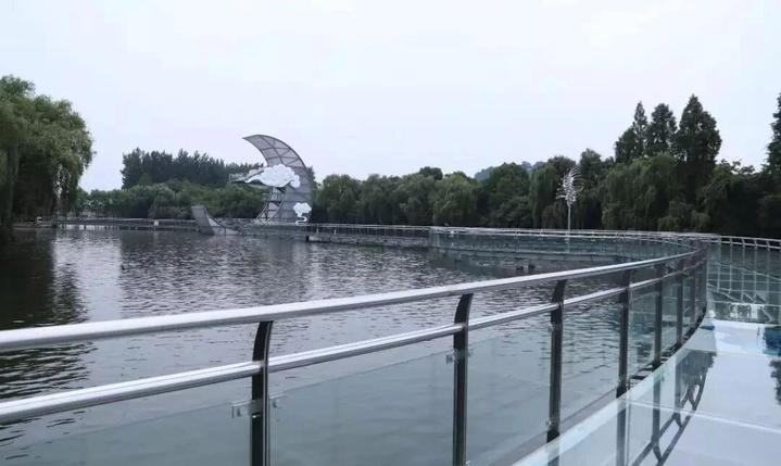 中国景区第一个玻璃栈道,全国最美最刺激的玻璃栈道