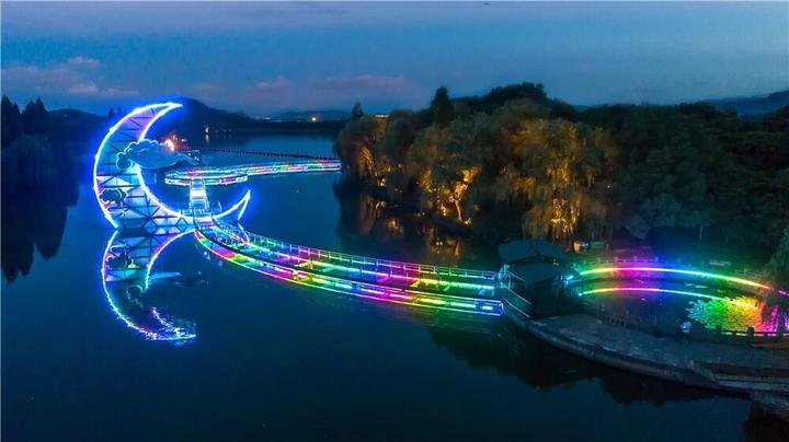 中国景区第一个玻璃栈道,全国最美最刺激的玻璃栈道