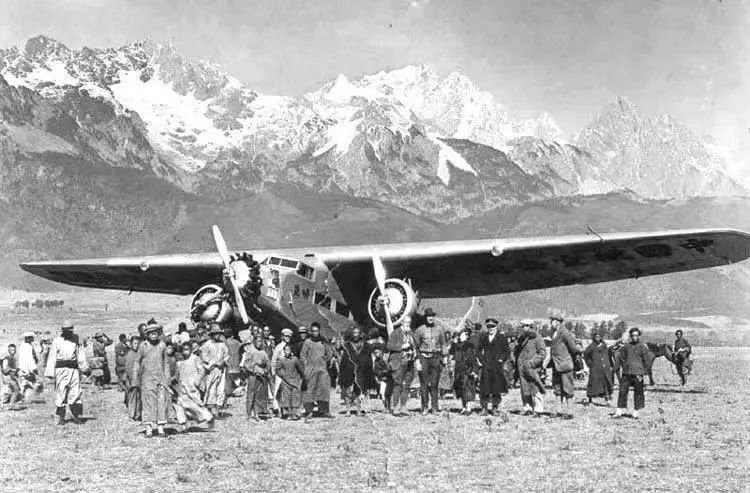 70年代上海的飞机场,壮丽70年上海地铁再出发