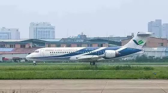 70年代上海的飞机场,壮丽70年上海地铁再出发