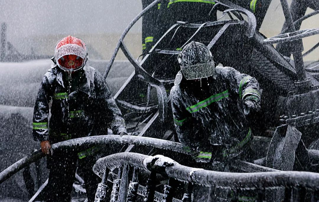 烈火英雄大连716大火事件,烈火英雄爆炸事故纪录片