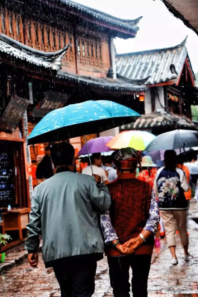雨天丽江古城旅游攻略,来丽江看雨中的丽江古城