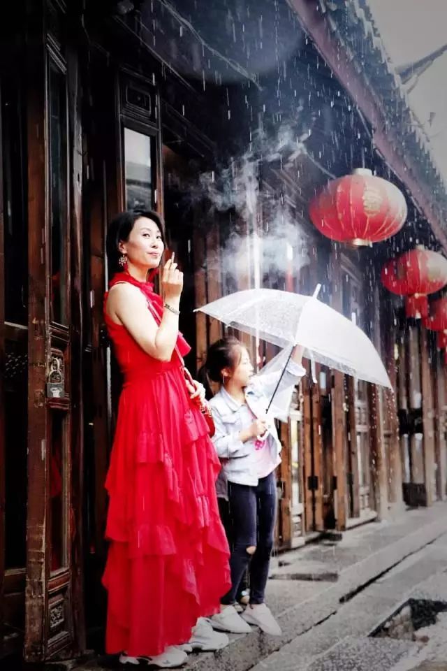 雨天丽江古城旅游攻略,来丽江看雨中的丽江古城
