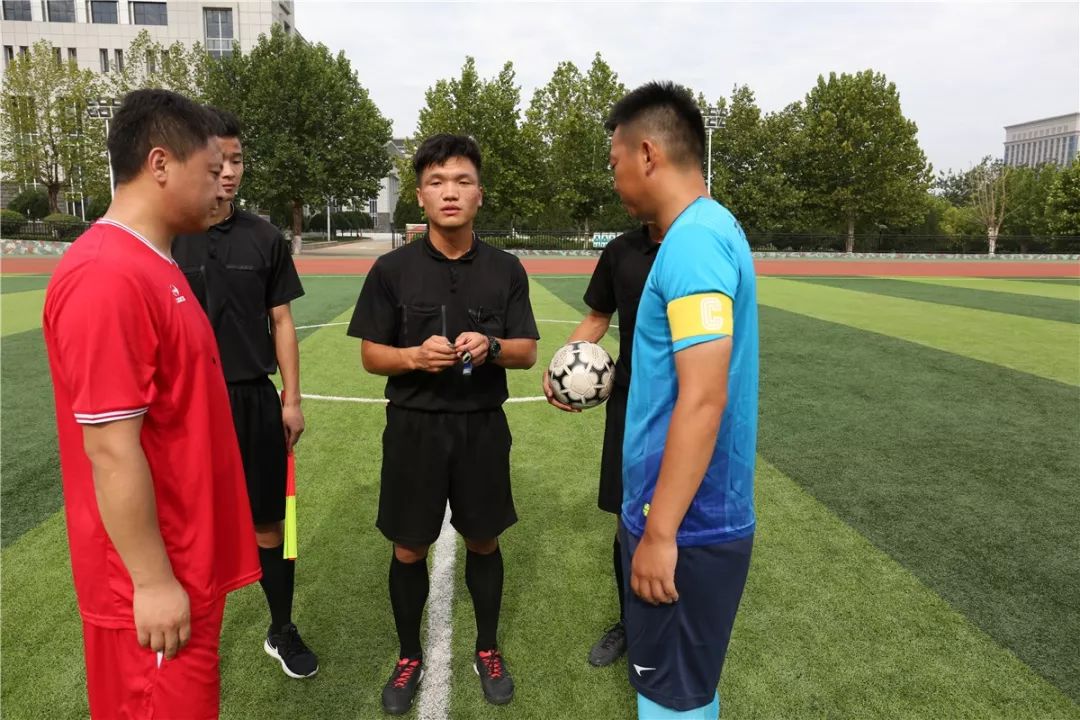 强军杯“卫士动力”业余足球比赛济南赛区激战正酣，总队机动支队率先取得决赛入场券！