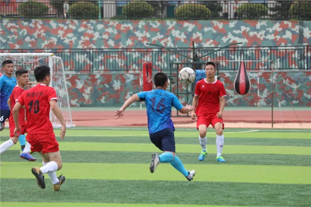 强军杯“卫士动力”业余足球比赛济南赛区激战正酣，总队机动支队率先取得决赛入场券！