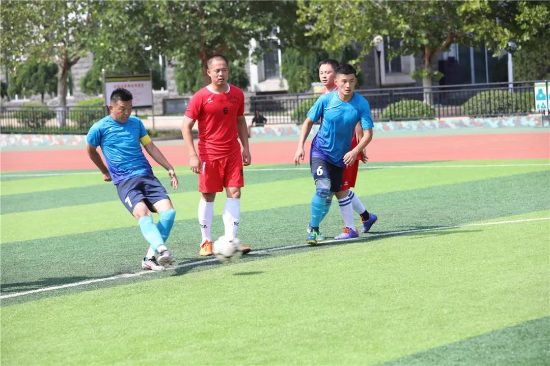 强军杯“卫士动力”业余足球比赛济南赛区激战正酣，总队机动支队率先取得决赛入场券！
