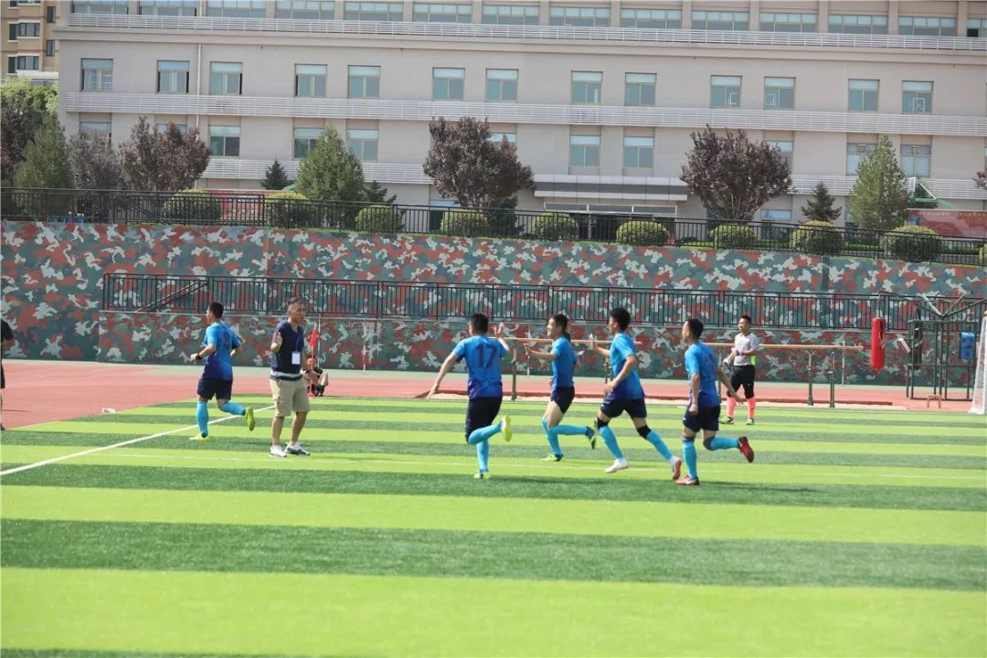 强军杯“卫士动力”业余足球比赛济南赛区激战正酣，总队机动支队率先取得决赛入场券！