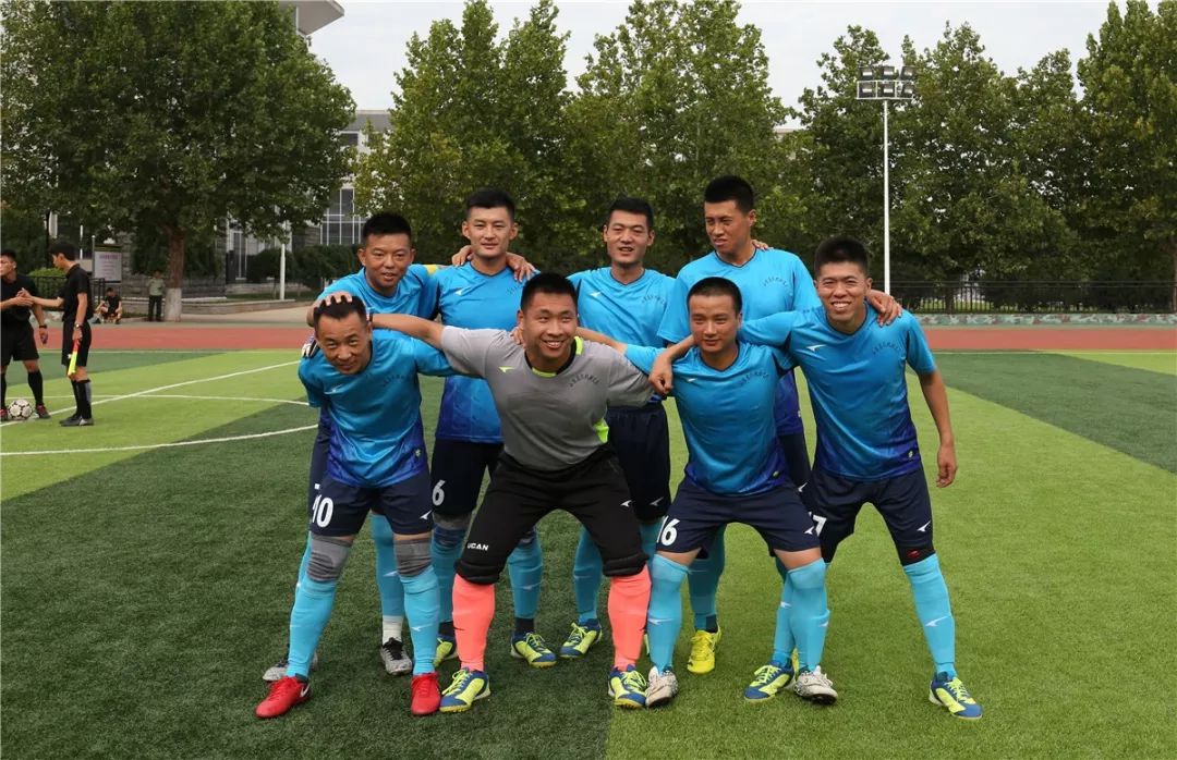 强军杯“卫士动力”业余足球比赛济南赛区激战正酣，总队机动支队率先取得决赛入场券！