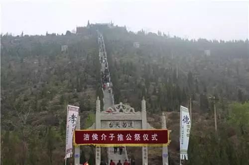 尴尬的部首叫什么,尴尬的部首