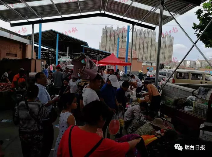 果然是金字招牌！红利市场新址今天开张很火爆，新老顾客盈门