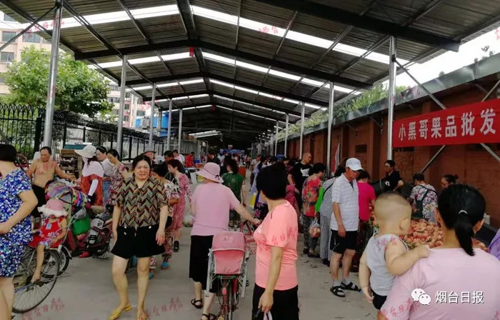 果然是金字招牌！红利市场新址今天开张很火爆，新老顾客盈门