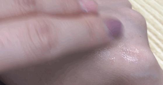 睡前一分钟做好这件事就能抗皱纹,最近比较火的淡化皱纹方法