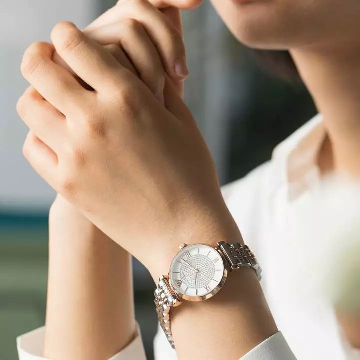 36岁佟丽娅低调过生日，这变化太惊人，她到底经历了什么？