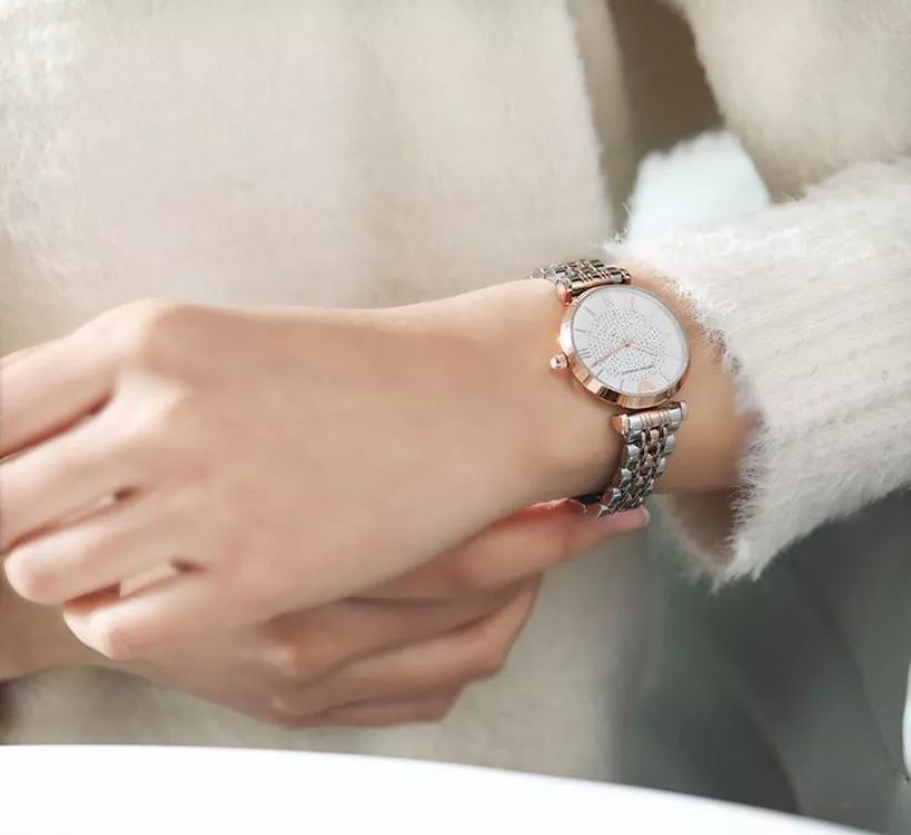 36岁佟丽娅低调过生日，这变化太惊人，她到底经历了什么？