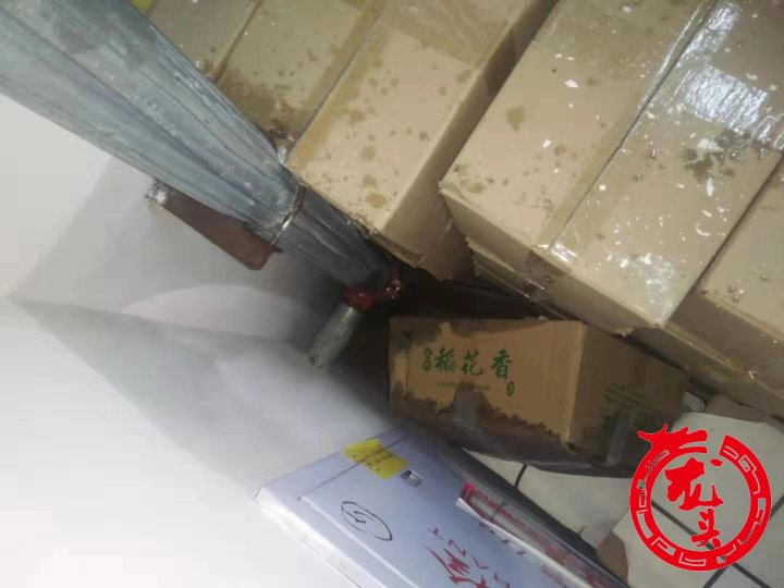 市民吴先生遇到闹心事：消防竖管漏水大枣被泡坏到底谁来赔？