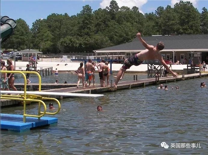 大爷感染食脑虫后一命呜呼，居然是因为游泳时呛了一口水