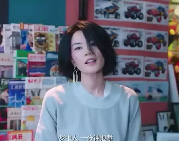 吴宣仪同款耳饰,吴宣仪亮晶晶的耳麦