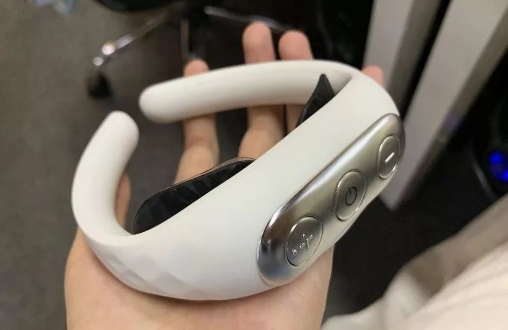 熬夜加班按摩,熬夜低头玩手机颈椎病