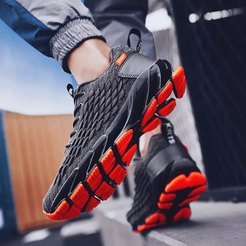 一双鞋竟装上28片“刀锋”弹簧？！穿上暴走跳跃，感觉能起飞了