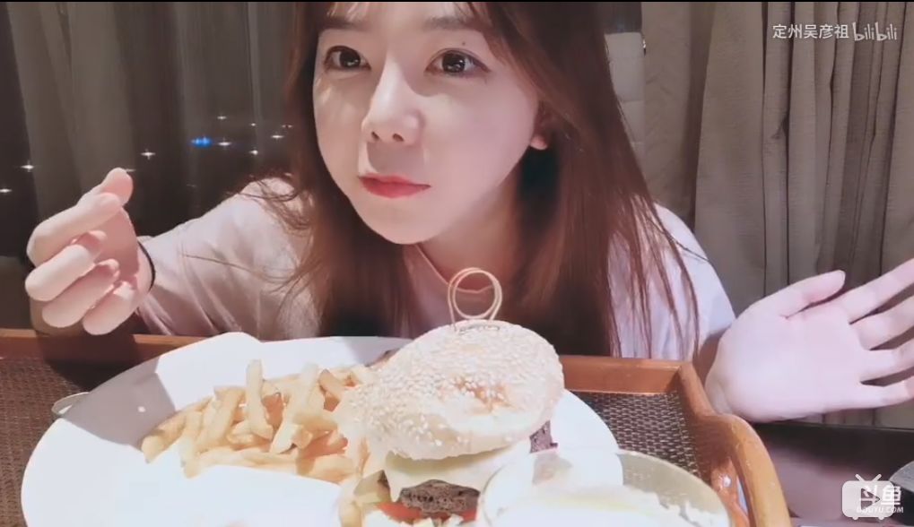 刘飞儿酒店直播,洗完头直播间没了?