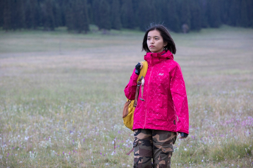 狼爪冲锋衣沙漠橙,伊犁那拉提旅游冲锋衣穿搭